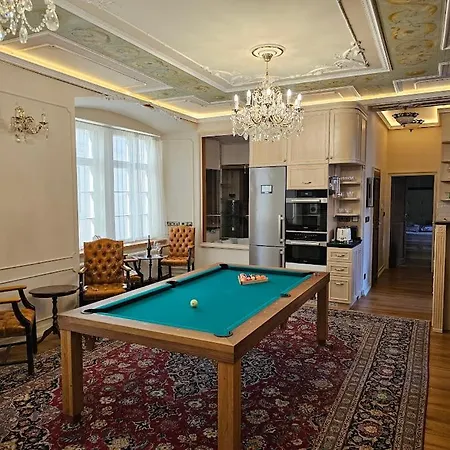 Exclusive Royal *